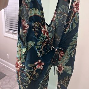 Artizia set - Wilfred Free shorts size S top size M . Super cute. Open back